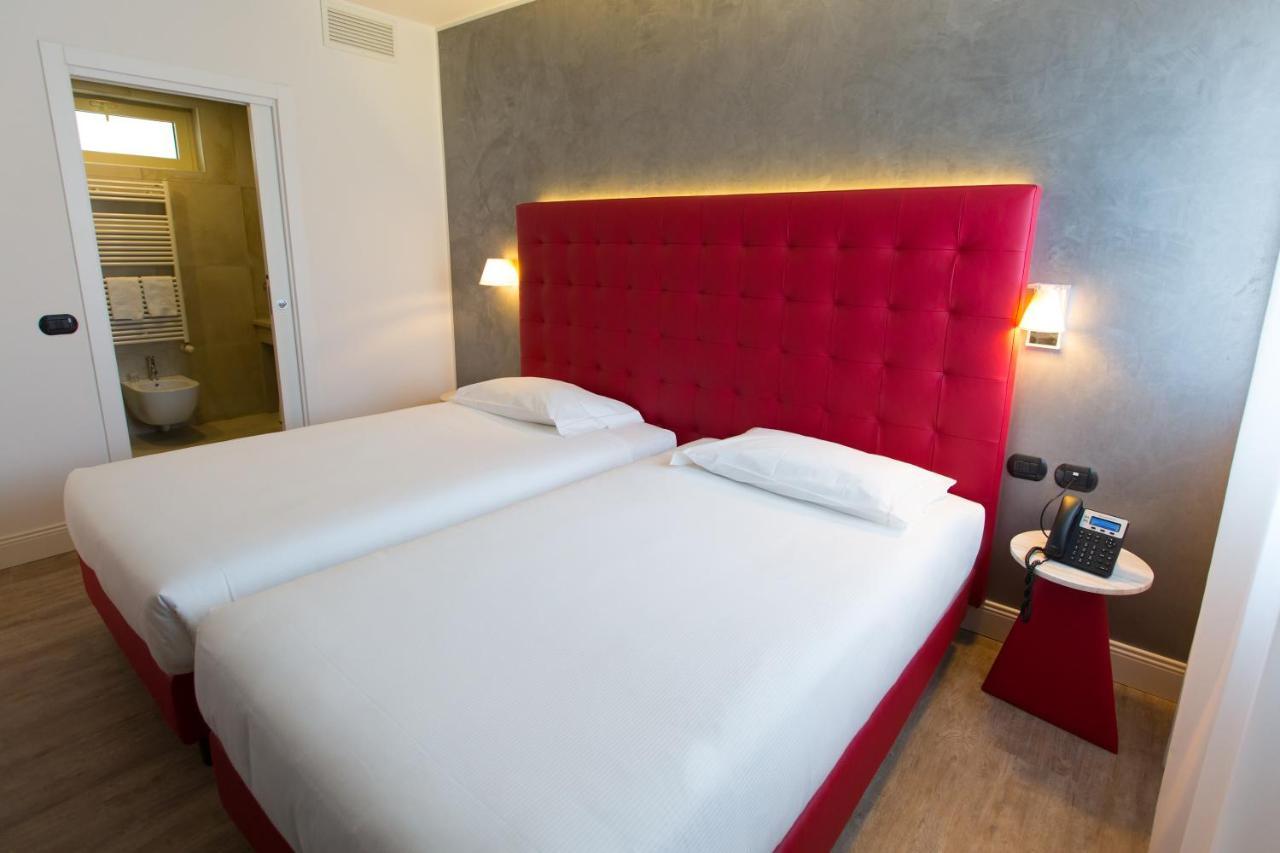 Hotel Al Campanile - Luxury Suites & Apartments บาเวโน ภายนอก รูปภาพ