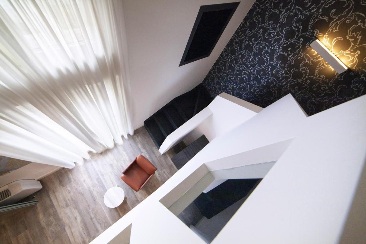 Hotel Al Campanile - Luxury Suites & Apartments บาเวโน ภายนอก รูปภาพ