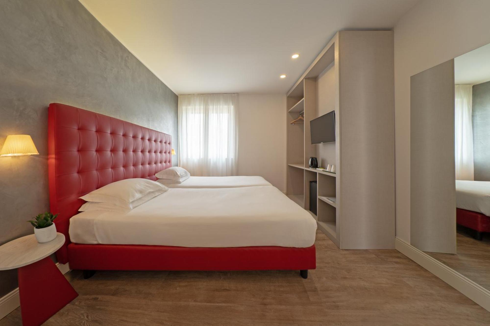 Hotel Al Campanile - Luxury Suites & Apartments บาเวโน ภายนอก รูปภาพ