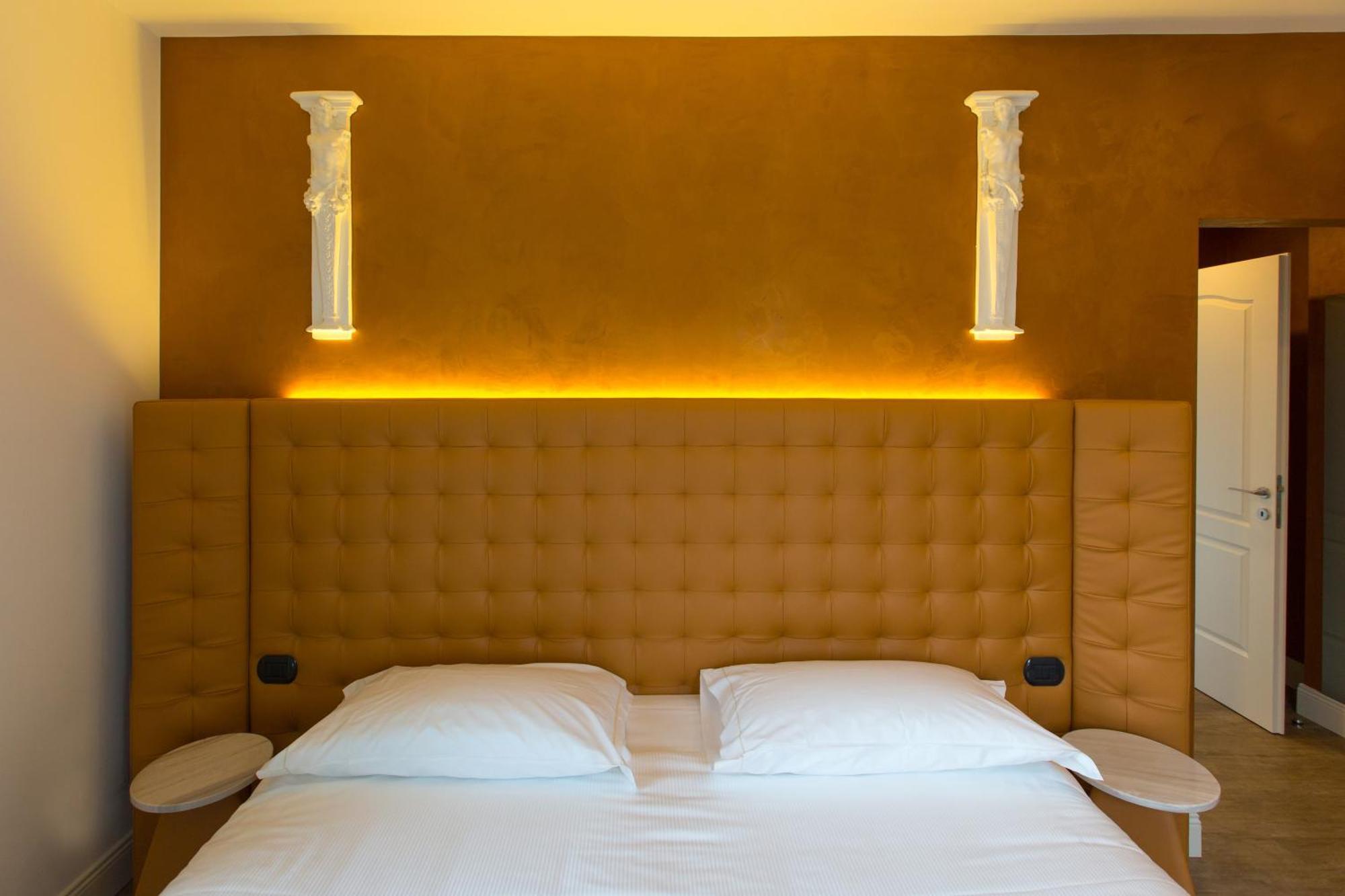 Hotel Al Campanile - Luxury Suites & Apartments บาเวโน ภายนอก รูปภาพ
