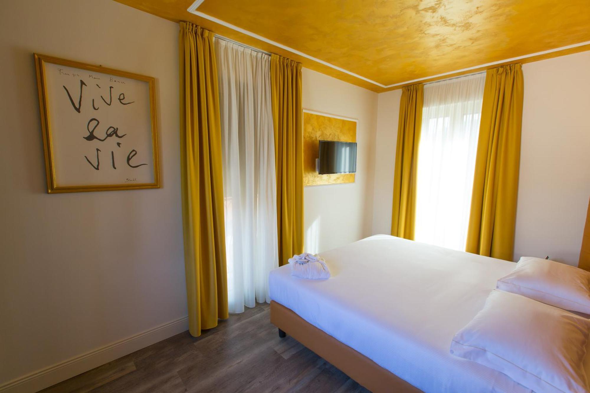 Hotel Al Campanile - Luxury Suites & Apartments บาเวโน ภายนอก รูปภาพ