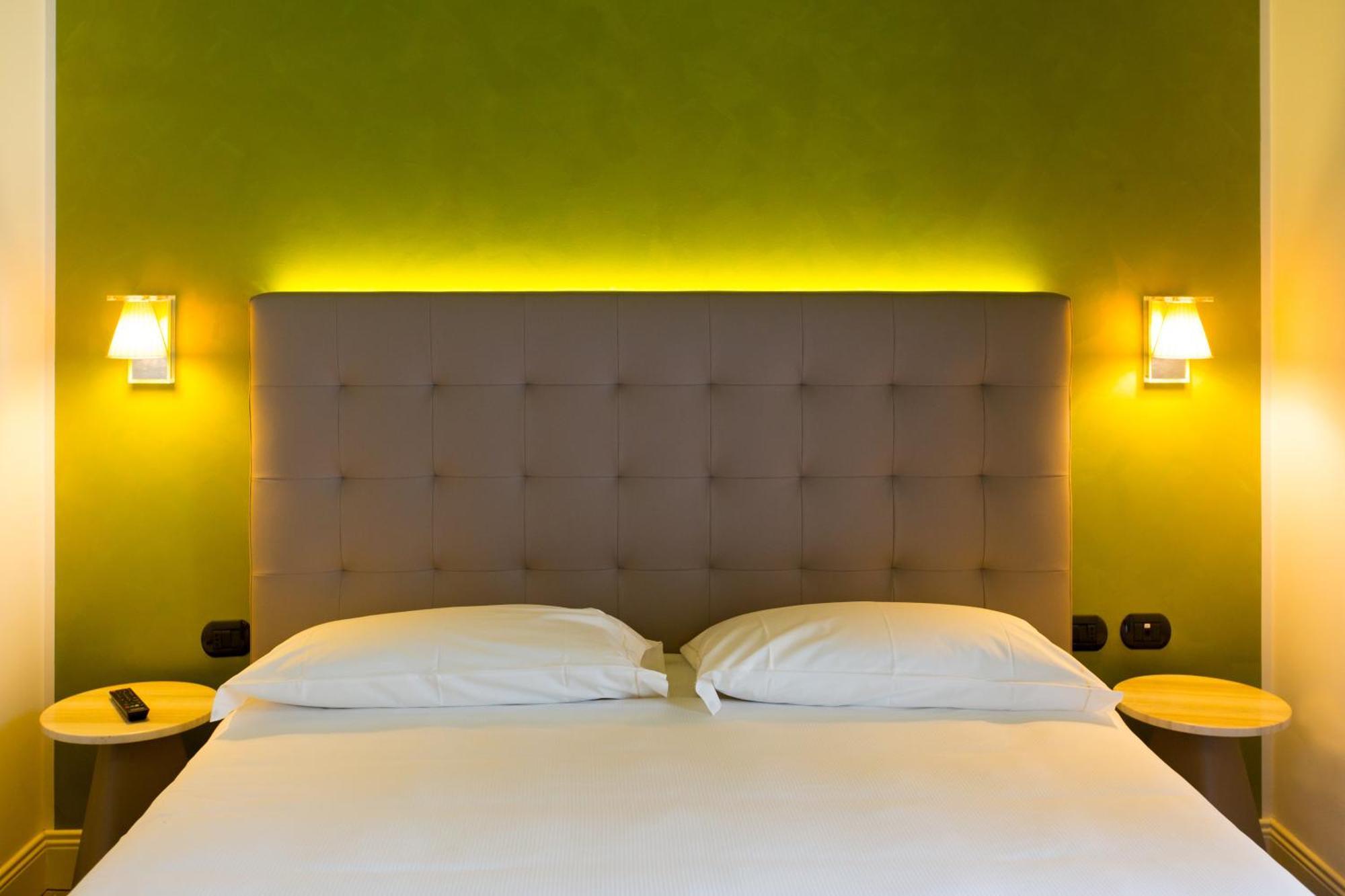Hotel Al Campanile - Luxury Suites & Apartments บาเวโน ภายนอก รูปภาพ