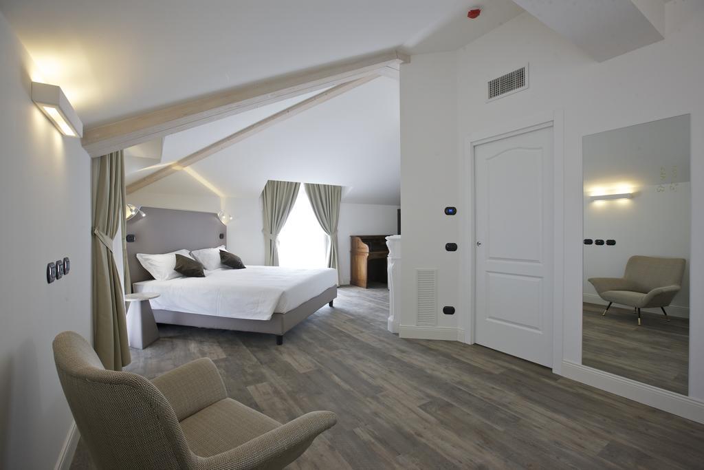 Hotel Al Campanile - Luxury Suites & Apartments บาเวโน ภายนอก รูปภาพ