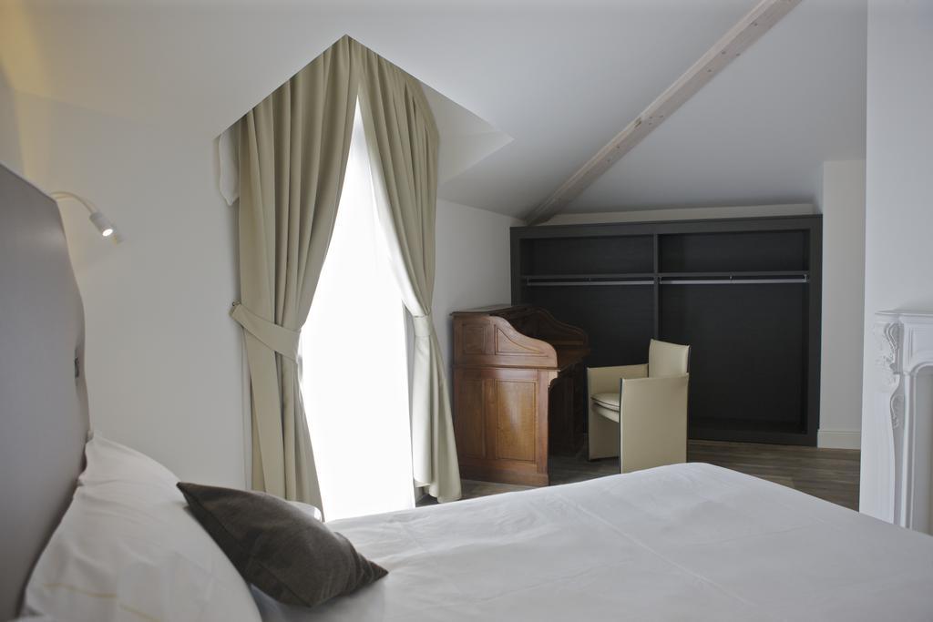 Hotel Al Campanile - Luxury Suites & Apartments บาเวโน ภายนอก รูปภาพ