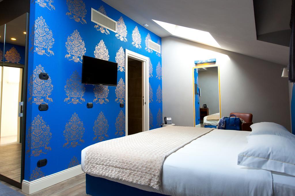 Hotel Al Campanile - Luxury Suites & Apartments บาเวโน ภายนอก รูปภาพ