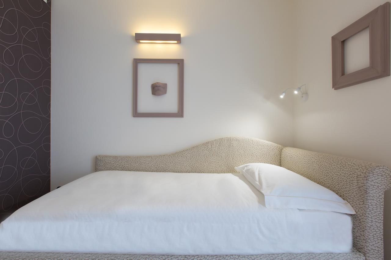 Hotel Al Campanile - Luxury Suites & Apartments บาเวโน ภายนอก รูปภาพ