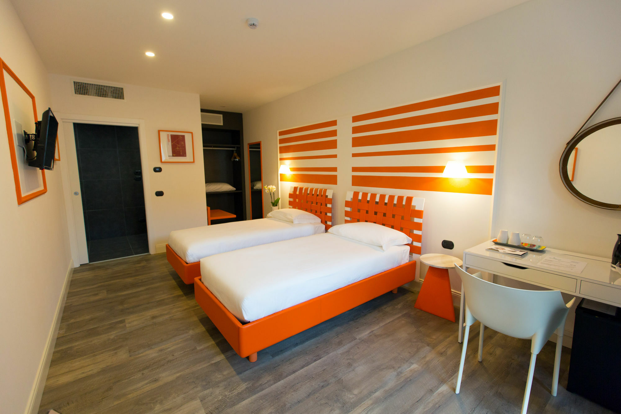 Hotel Al Campanile - Luxury Suites & Apartments บาเวโน ภายนอก รูปภาพ